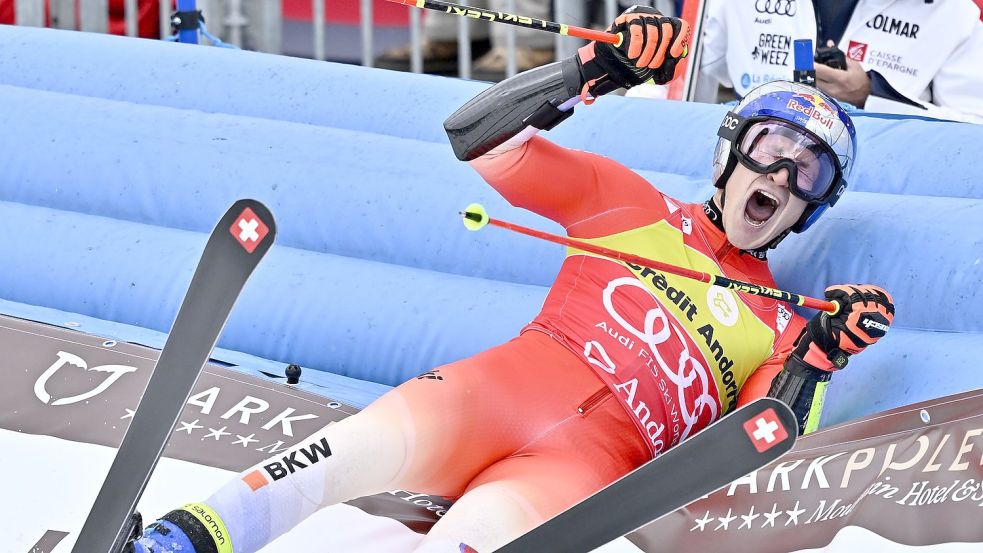 In dieser Saison eine Klasse für sich: Der Schweizer Ski-Star Marco Odermatt. Foto: Jean-Christophe Bott/KEYSTONE/dpa