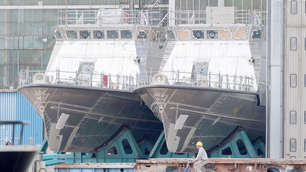 Patrouillenboote für Saudi-Arabien liegen auf dem Werftgelände der Peene-Werft. Foto: Stefan Sauer/zb/dpa