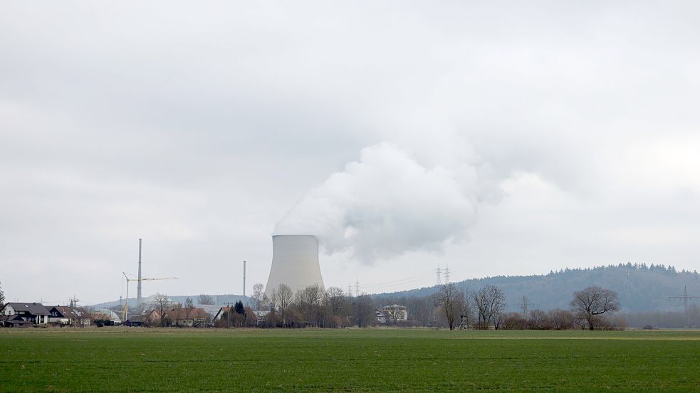 Derzeit sind noch drei Atomkraftwerke in Deutschland in Betrieb: Darunter Isar 2 im bayerischen Landshut. Foto: Lukas Barth/dpa