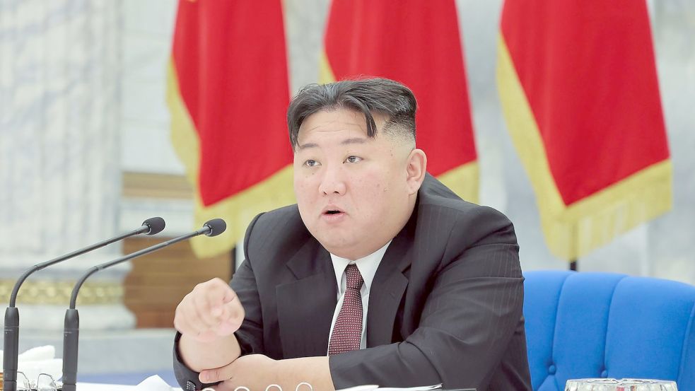 Nordkoreas Machthaber Kim Jong Un während einer Versammlung der Partei der Arbeit Koreas. Foto: KCNA/dpa