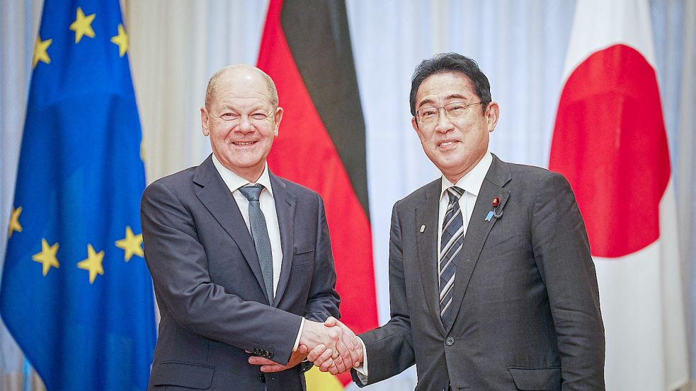 Bundeskanzler Olaf Scholz und der japanische Ministerpräsident Fumio Kishida. Foto: dpa/Kay Nietfeld