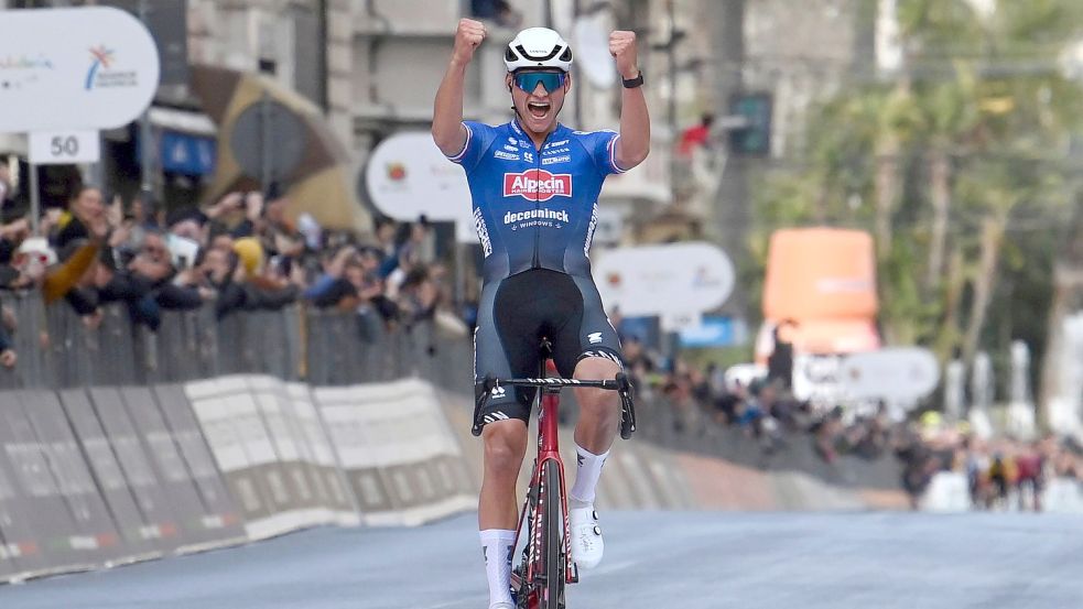 Mathieu van der Poel hat die 114. Auflage des Frühjahrsklassikers Mailand-Sanremo gewonnen. Foto: Gian Mattia D’Alberto/LaPresse/AP/dpa