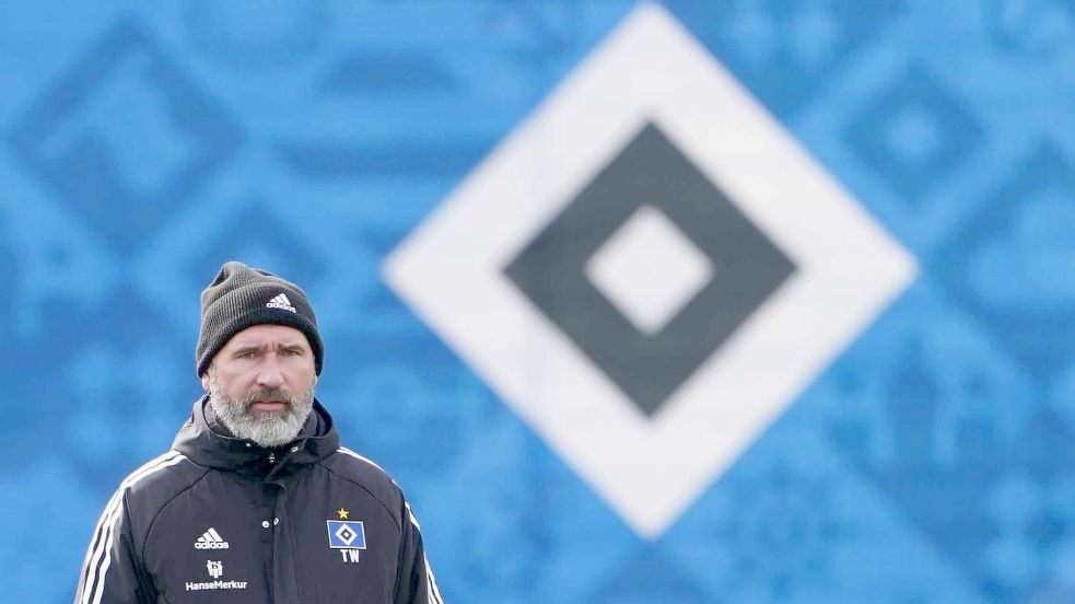 HSV-Trainer Tim Walter rutschte mit seinem Team auf den dritten Tabellenplatz ab. Foto: Marcus Brandt/dpa