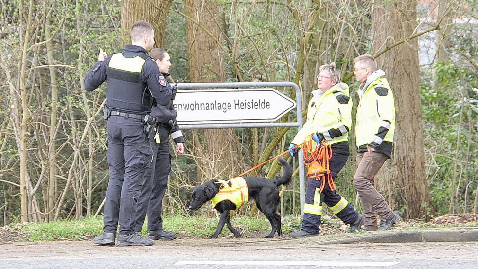 Auch Hunde wurden bei der Suche eingesetzt. Foto:Wolters