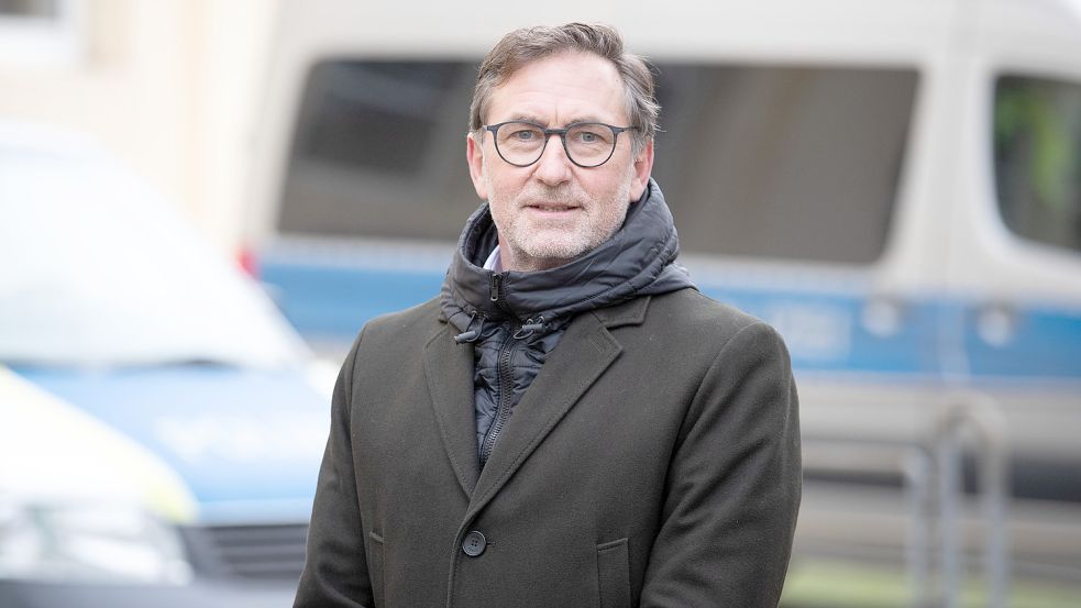 Michael Maßmann, Polizeipräsident der Polizeidirektion Osnabrück, erklärt die Trends der Kriminalitätsstatistik 2022 Foto: dpa/ Friso Gentsch