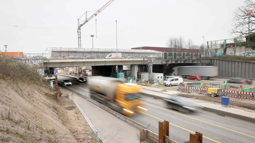 Auf der A7 bei Hamburg kommt ab diesem Wochenende erneut zu Verkehrsbehinderungen. Foto: dpa/Christian Charisius