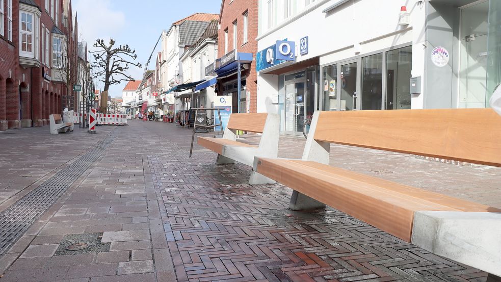 Modern und freundlich gibt sich die neue Flaniermeile in der Osterstraße. So sieht es bald in der gesamten Fußgängerzone aus. Die Bauzäune werden bald verschwinden.