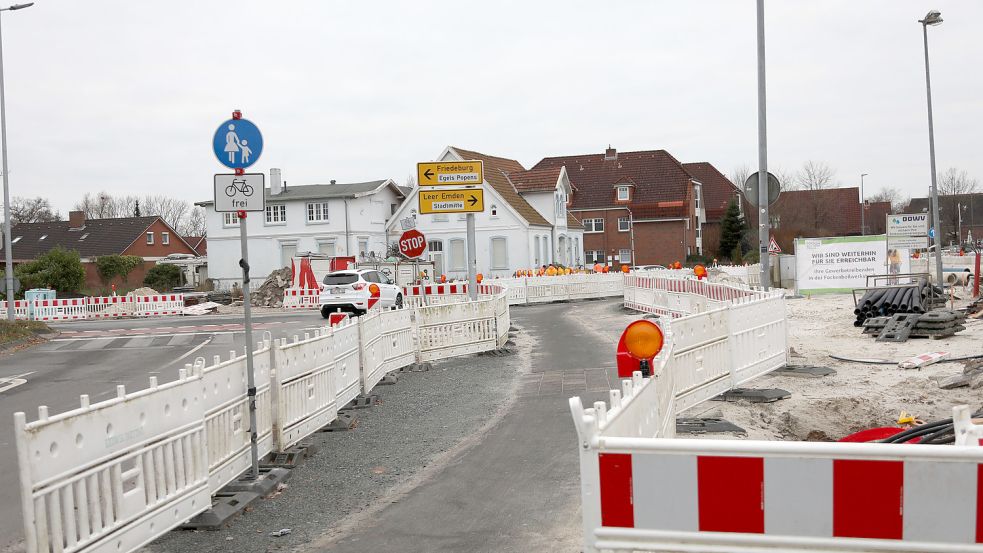 Der Fuß- und Radverkehr wird bisher auf einer breiten Spur durch die Baustelle geführt. Foto: Romuald Banik