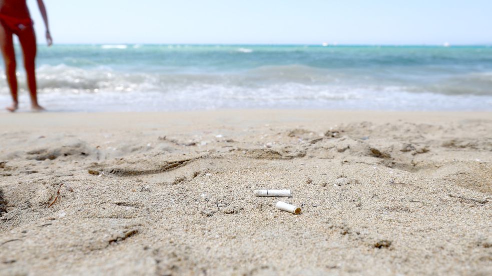 Soll künftig frei von Zigarettenstummeln sein: der Strand der Bucht Cala Estancia. Foto: dpa/Clara Margais