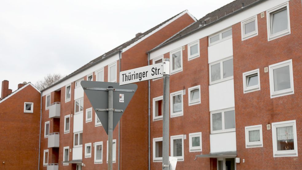 Die Polizei wurde in der Nacht zu Mittwoch zu einem Mehrparteienhaus in der Thüringer Straße gerufen. Symbolfoto: DPA