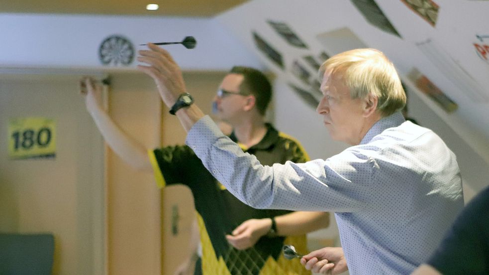 TuS-Vereinschef Harm Park ist normalerweise als Läufer unterwegs. Nun sind Darts seine neuen Freunde geworden.