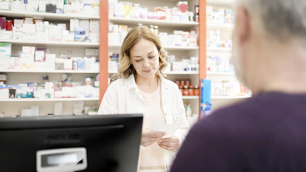 Eine Apothekerin aus Essen wurde wegen eines fehlenden Fiebersaftes von einem Kunden beleidigt. Foto: IMAGO IMAGES/Westend61