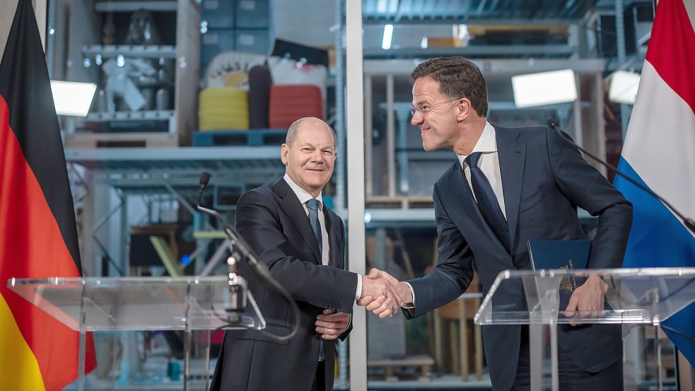 Kanzler Scholz (l.) zu Besuch bei Premierminister Mark Rutte (r.) in den Niederlanden. Foto: dpa/Michael Kappeler