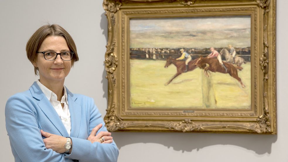 Die Kuratorin der Kunsthalle Bremen, Dorothee Hansen, führt 2016 durch die neue Sonderausstellung „Max Liebermann – Vom Freizeitvergnügen zum modernen Sport“. Foto: dpa