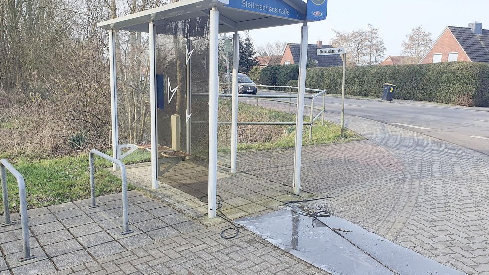 Auch diese Bushaltestelle an der Stellmacherstraße in Norden wurde demoliert. Foto: Landkreis Aurich
