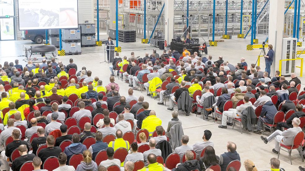 Mehrere Hundert Beschäftigte von Brose Sitech in Emden wurden von Geschäftsleitung und Betriebsrat über aktuelle Entwicklungen informiert. Foto: privat