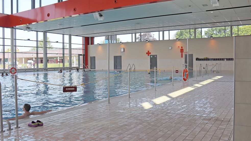 Während der Freibadsaison bleibt das Hallenbad Vereinen und Schulen vorbehalten. Foto: Heino Hermanns