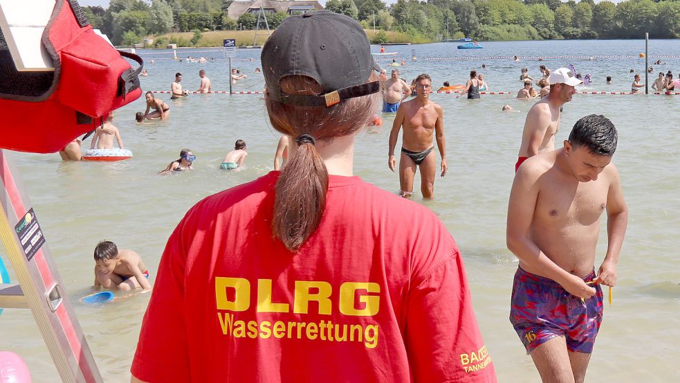 Die Ausbildung der Rettungsschwimmer wird von der DLRG selbst finanziert. Foto: Heino Hermanns