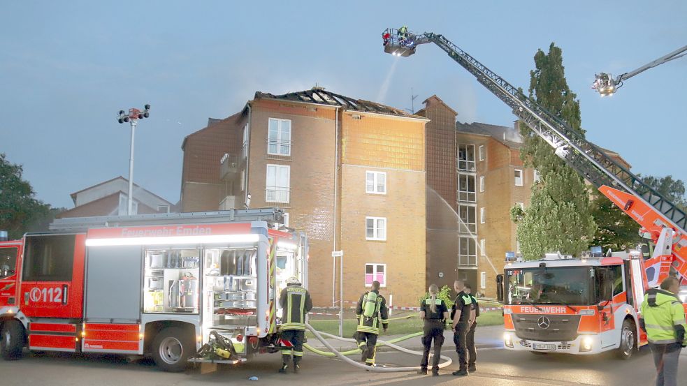 Bei dem Großbrand im Taxusweg in Borssum wurde Anfang Juli 2022 der Dachstuhl komplett zerstört. Foto: Heino Hermanns