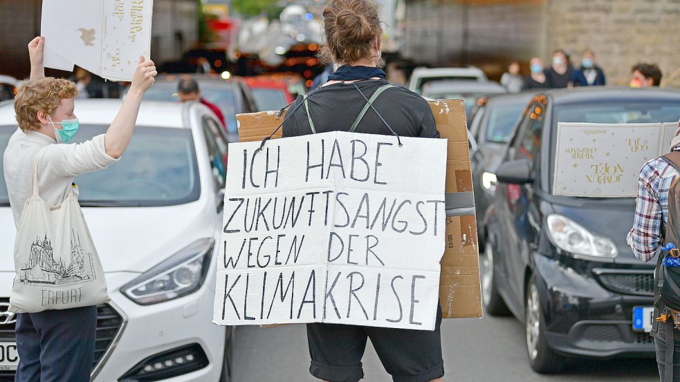 Gerade junge Menschen sind immer stärker von Klimaangst, der Angst vor Folgen der Klimakrise, betroffen. Foto: dpa/Martin Schutt
