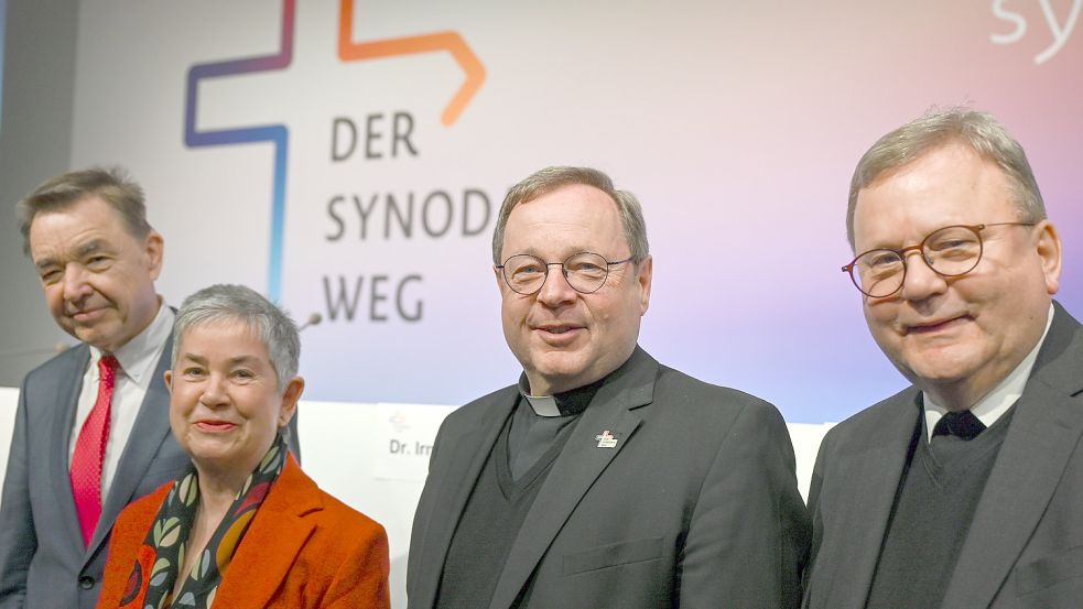 Wichtiger Akteur beim Synodalen Weg: Bischof Franz-Josef Bode (rechts), hier bei der fünften Synodalversammlung in Frankfurt am Main. Foto: dpa