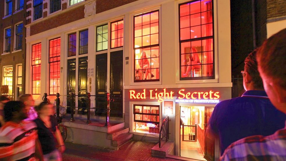 Gegen die Verlegungsspläne des Amsterdamer Rotlichtviertel in ein neues Erotikzentrum außerhalb der Stadt regt sich Widerstand unter Sexarbeiterinnen. Foto: dpa/Red Light Secrets