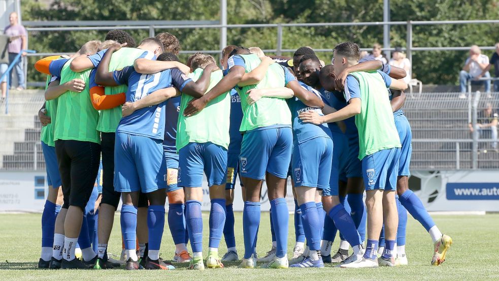 So wird diese Kickers-Mannschaft in der nächsten Saison wohl nicht mehr auflaufen. Mit dem Abstieg in die Oberliga wird eine hohe Fluktuation im Kader erwartet. Noch hat kein Spieler seine Zusage gegeben. Foto: Wilfried Gronewold
