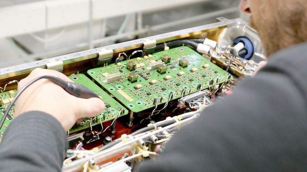 Löten für die Zeitenwende: Elektronische Steuereinheit für den Puma. Foto: Karolina Meyer-Schilf