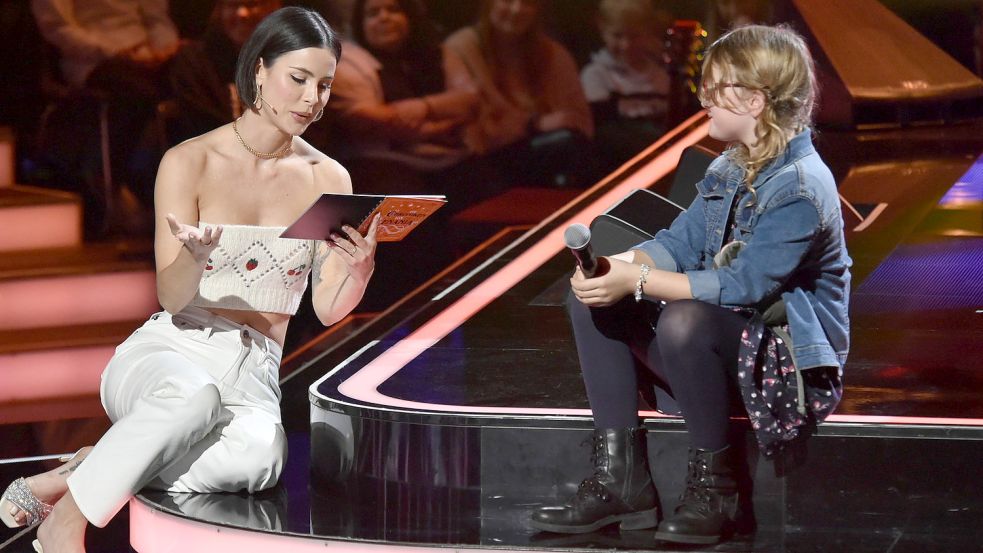 Märchenstunde mit einem Popstar: Lena Meyer-Landrut warb mit einem Märchen um die Gunst der zehnjährigen Valentina. Foto: SAT.1 / Andre Kowalski