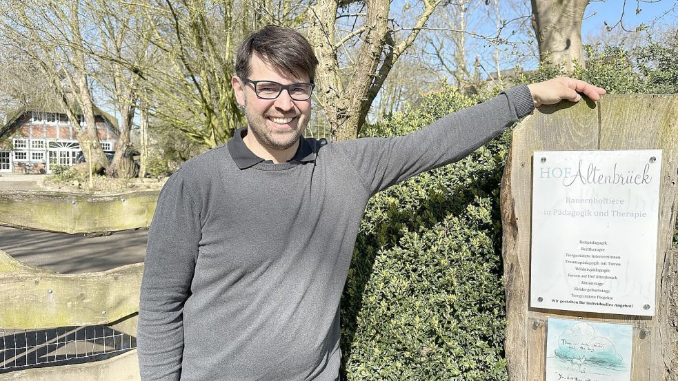 Der Pilot und Bauernhofpädagoge Georg Motzko-Severin will auf seinem Hof in Osterholz-Scharmbeck demnächst „Zwischenlandungen“ für Führungskräfte anbieten. Foto: Lars Laue