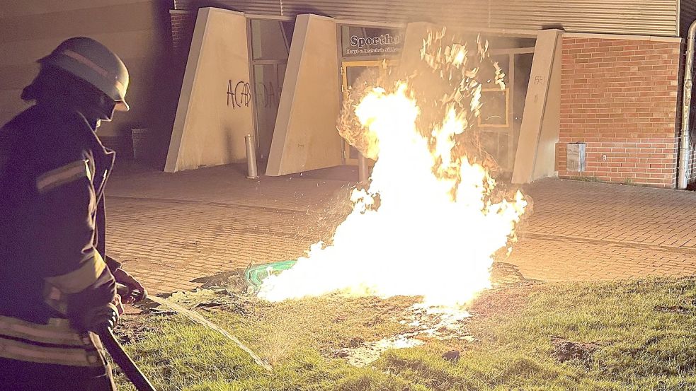Auf dem Gelände des Mehrgenerationenplatzes wurde vergangene Woche eine Baustellentoilette in Brand gesetzt. Foto: Feuerwehr