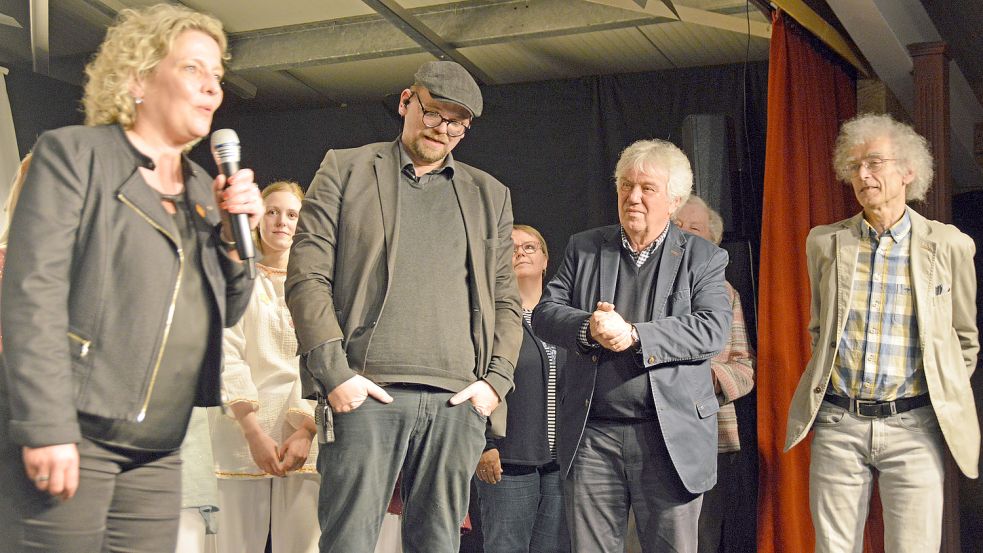 Regisseurin Herma C. Peters mit dem künstlerischen Leiter Tillmann Kleemann-Anders und dem Autoren-/Komponistengespann Rolf Zuckowski und Hans Niehaus. Foto: Gerd-D. Gauger