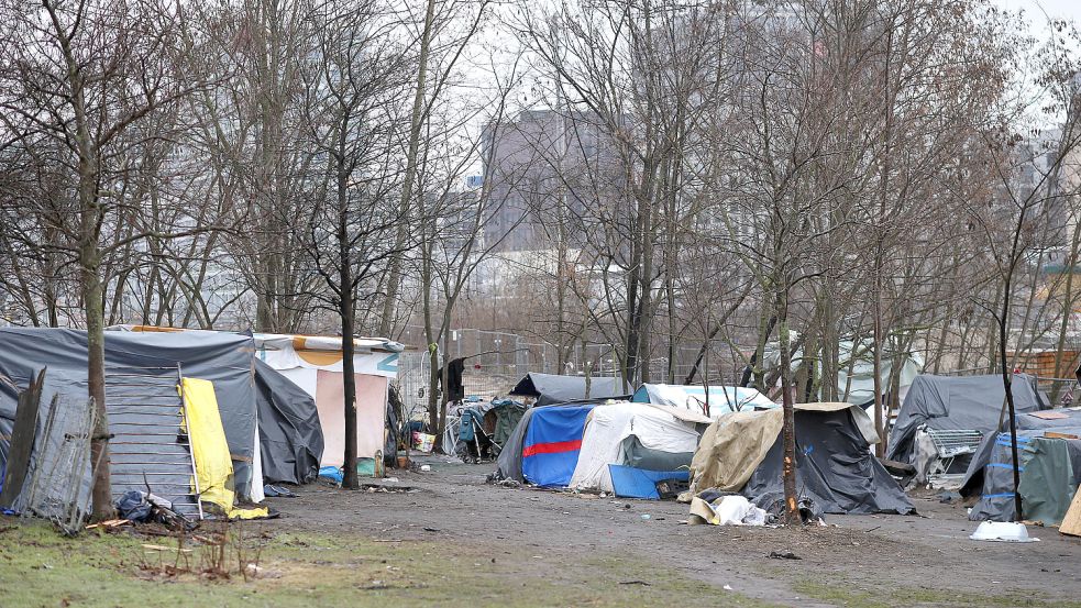 In diesem Camp in der Nähe des Hauptbahnhofs in Berlin leben Roma seit einigen Jahren. Nun könnte die Siedlung bald aufgelöst werden. Foto: IMAGO Images/GE-Foto