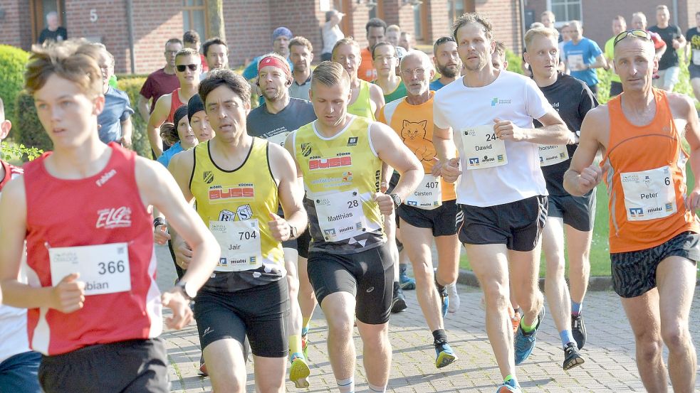 Mehr als 1400 Frauen, Männer und Jugendliche haben für den 42. Ossiloop gemeldet. Zum Auftakt geht es von Bensersiel nach Dunum. Fotos: Bernd Wolfenberg