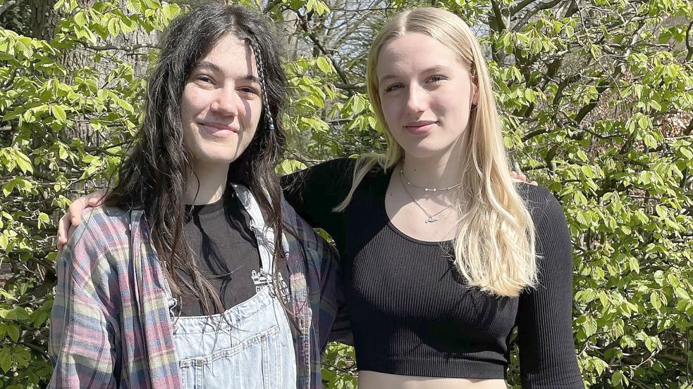 Die Auricher Schülerinnen Charlotte Steven (links) und Anna Helmke gehen auf Forschungsreise nach Mexiko. Foto: privat