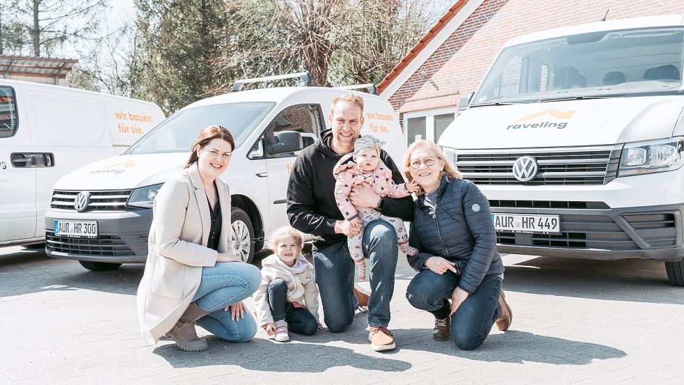 Raveling Bau ist ein Familienbetrieb in vierter Generation. Im Bild von links: Svenja, Eske, Helge, Kea und Sigrid Raveling.
