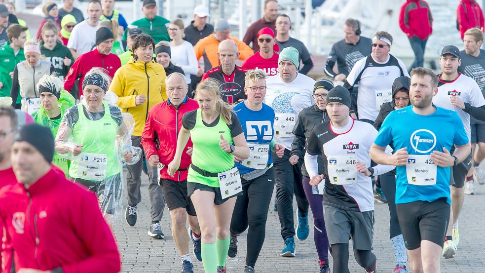 Auf der ersten Etappe von Bensersiel nach Dunum war es windig, regnerisch und kühl. Daran wird sich auf dem zweiten Teilstück nicht viel ändern. Foto: Stephan Friedrichs