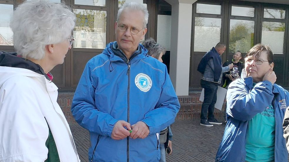 Dieter Ruhnke vom Deutschen Tierschutzbund Niedersachsen schoss scharf gegen Züchter, Exporteure und Amtstierärzte. Foto: Karin Böhmer