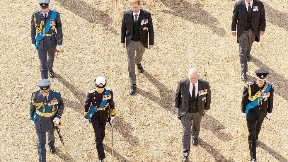 Britische Besonderheiten: Weil Andrew und Harry keine „working Royals“ mehr sind, dürfen sie bei offiziellen Terminen mit der Königsfamilie keine Uniformen tragen. Foto: Imago Images/UPI Photo
