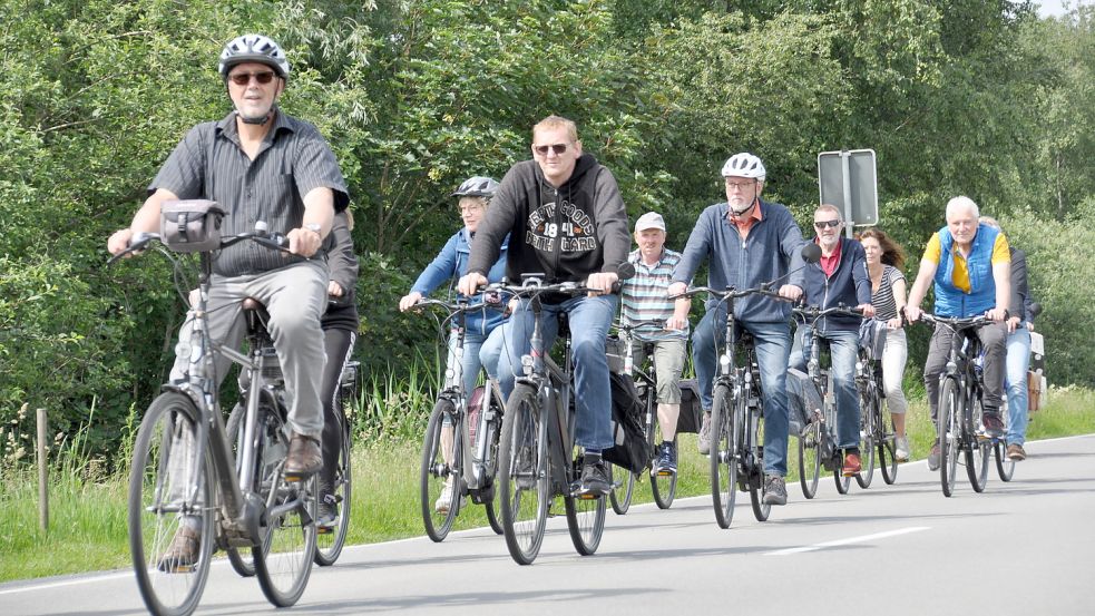 Die Kreisstraße 111 nach Simonswolde wurde mit in die Demonstrationsstrecke einbezogen. Auch hier fehlt aus Sicht der Ihlower ein Radweg. Foto: Kim Hüsing