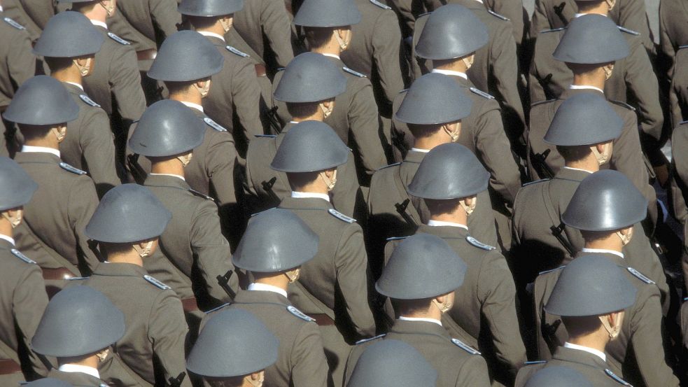 „Erziehung zum Hass“: NVA-Soldaten 1979 bei einer Parade in Ost-Berlin. Foto: Imago Images