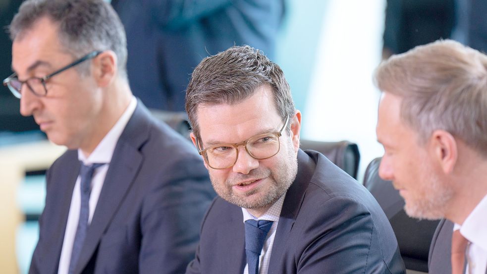 Bundesjustizminister Marco Buschmann und Bundesfinanzminister Christian Lindner sind enge Vertraute. Die Absage des Lindner-Besuchs in Peking durch China hält Buschmann für ungewöhnlich. Foto: IMAGO/Bernd Elmenthaler