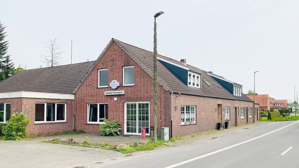 Gasthof Germann in Westerende-Kirchloog ist geschlossen und soll abgerissen werden. Die Inverstoren planen dort eine Wohngemeinschaft für Senioren. Foto: Aiko Recke