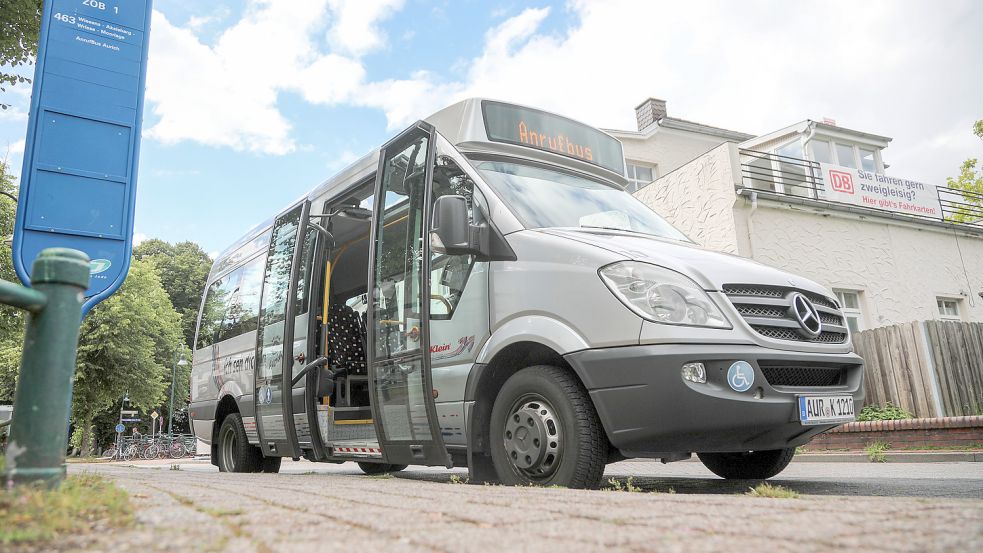 Seit Jahren debattiert die Auricher Politik über die Zukunft des Anrufbusses. Foto: Romuald Banik
