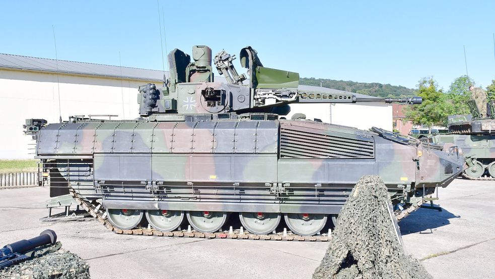 Nach der Freigabe durch den Haushaltsausschuss können 50 neue Puma-Schützenpanzer bestellt werden. Foto: IMAGO/Sven Eckelkamp