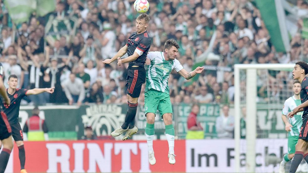Belibt er oder geht er? Die Leihe von Maximilian Philipp (rechts) an Werder Bremen endet zum Saisonende. Foto: imago images/osnapix