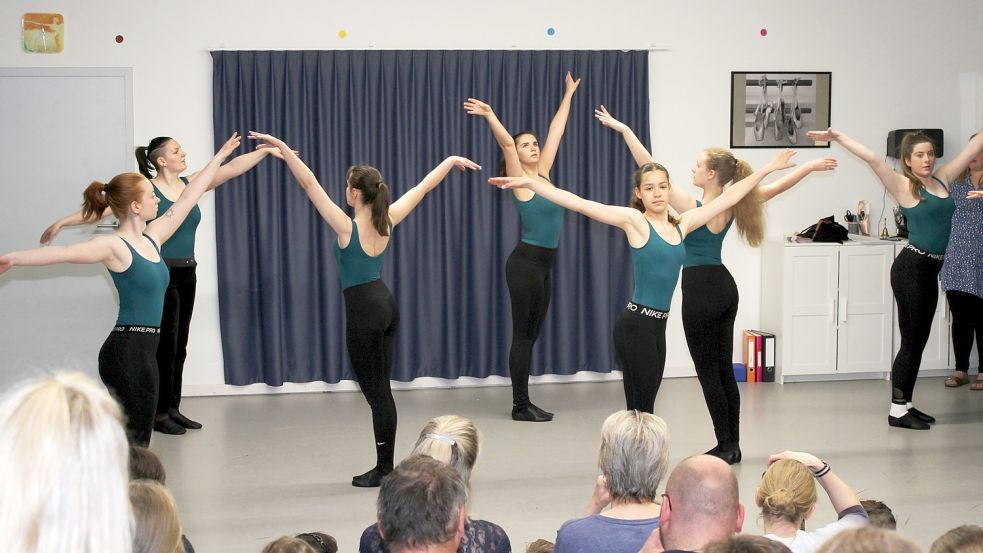 Die verschiedenen Tanzklassen der Kunstschule präsentierten, was sie gelernt haben. Foto: Andreas Bitterling
