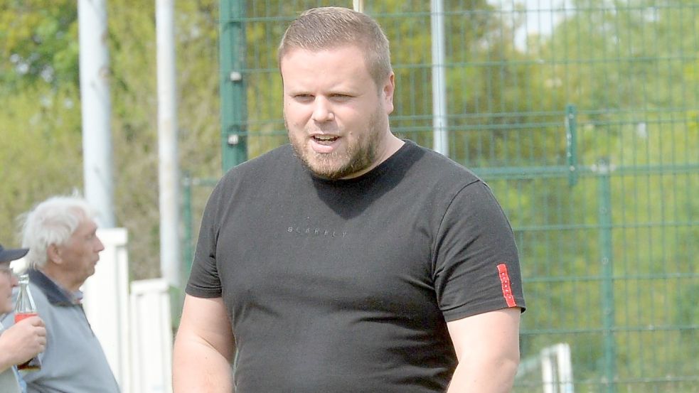 Ostfrisia-Trainer Steffen Kruse sah einen überzeugenden Auftritt seiner Mannschaft. Foto: Bernd Wolfenberg