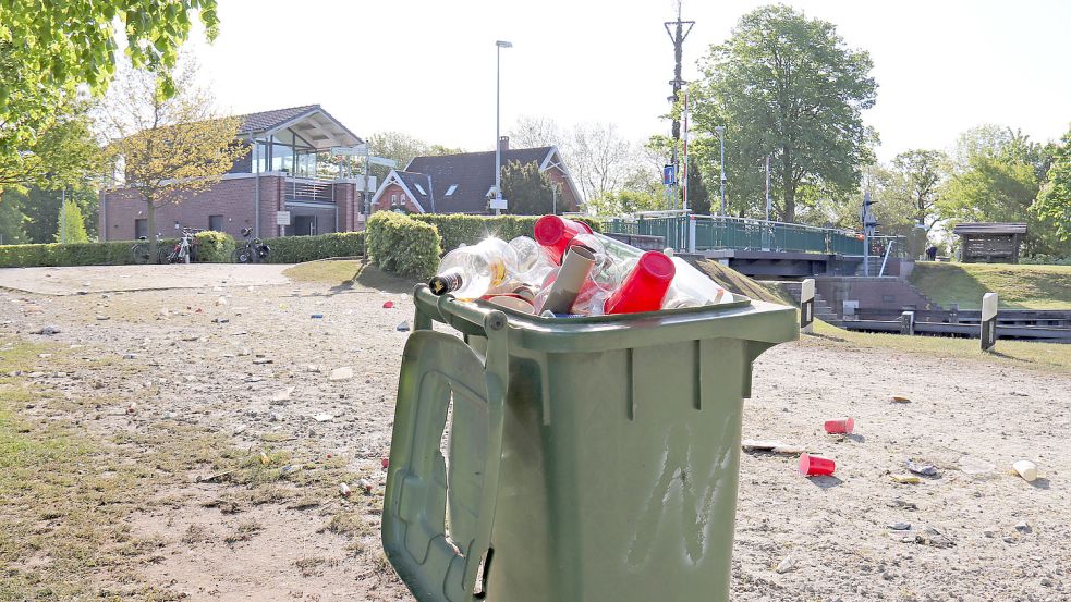 Der NLWKN hatte 20 zusätzliche Müllbehälter aufgestellt. Foto: Heino Hermanns