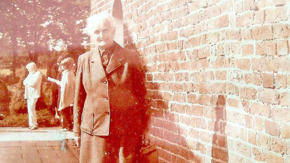 Marie Riese auf dem Kirchengelände. Foto: privat